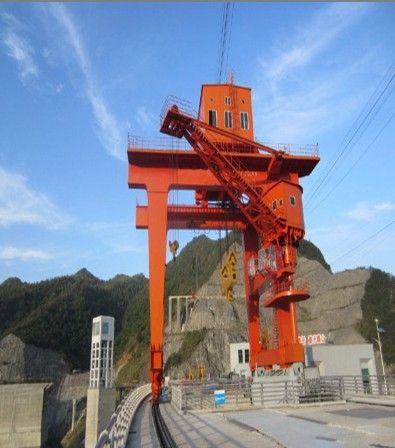 坝顶门机